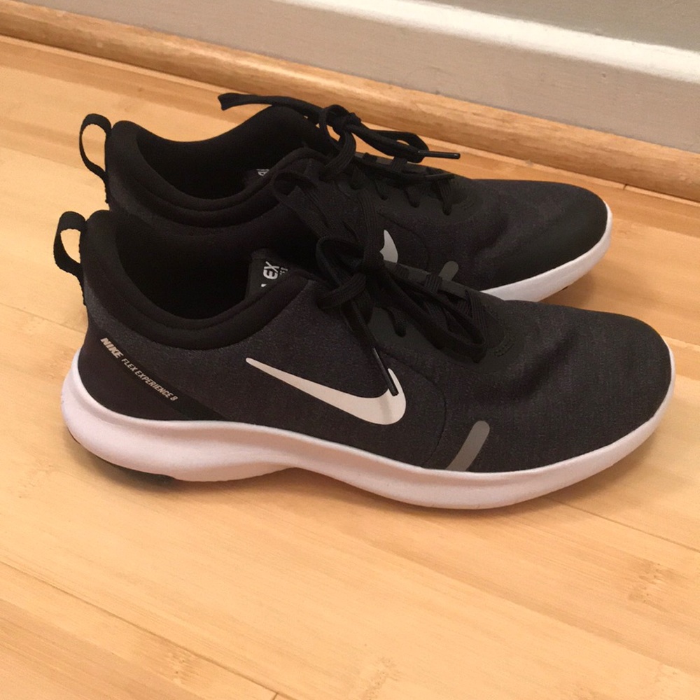 BRAND NEW! NIKE Flex Experience 8
